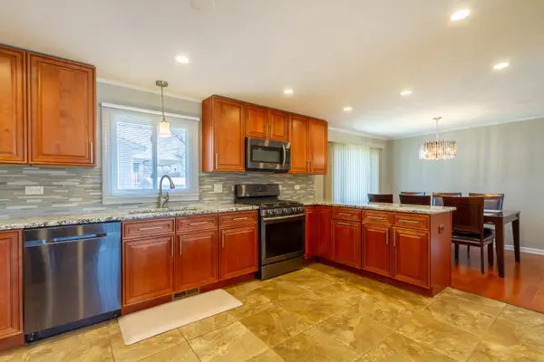 401 Orleans LN Schaumburg, IL 60193