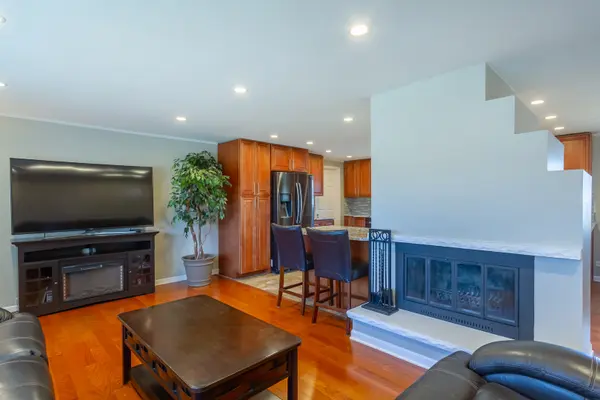 401 Orleans LN, Schaumburg, IL 60193