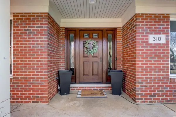 310 Ambria DR, Mundelein, IL 60060