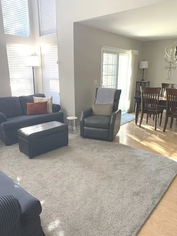 503 Citadel CIR, Westmont, IL 60559