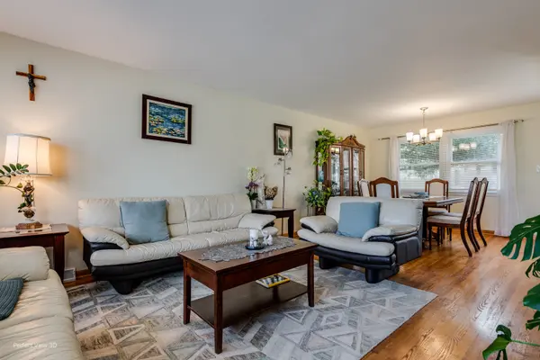 2430 S Shag Bark TRL, Arlington Heights, IL 60005
