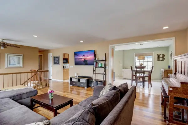 7N151 Longridge RD, St. Charles, IL 60175