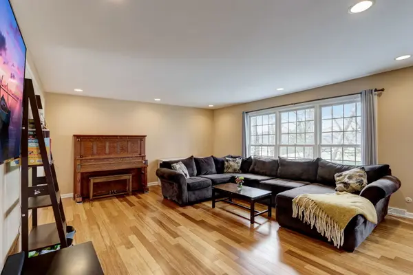 7N151 Longridge RD, St. Charles, IL 60175