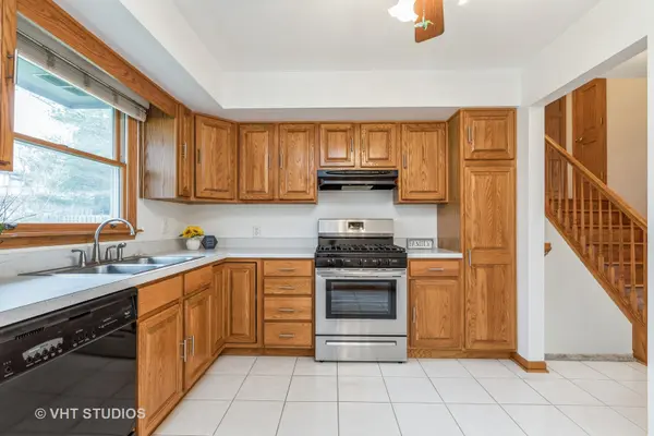 610 Chelsea DR, Algonquin, IL 60102