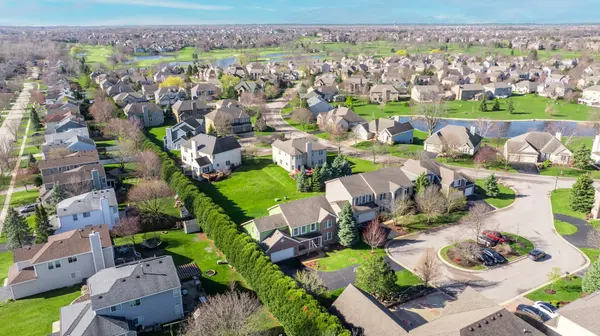 6 Crystal Downs CT, Lake In The Hills, IL 60156