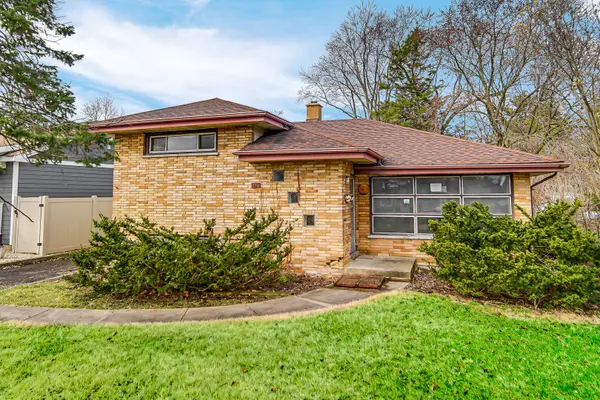 220 N Michigan AVE, Villa Park, IL 60181