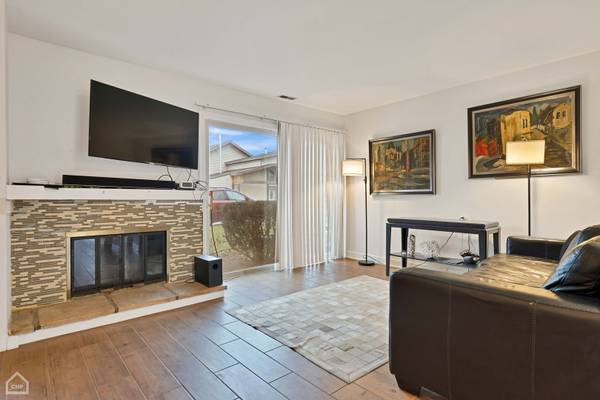 1717 Breasted AVE, Downers Grove, IL 60516