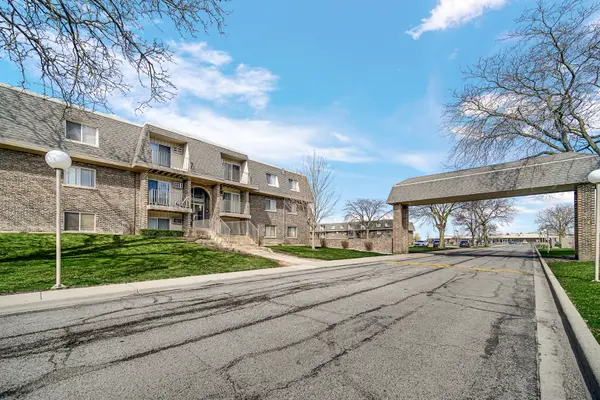 875 Tree LN #302, Prospect Heights, IL 60070