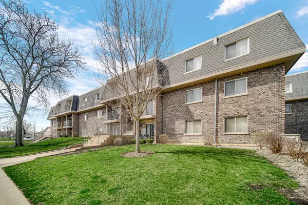 875 Tree LN #302, Prospect Heights, IL 60070