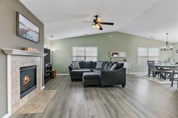 2613 Christie DR #2613, Algonquin, IL 60102