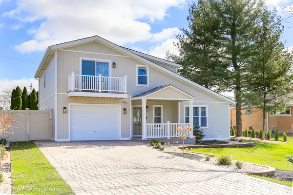 325 Village RD, Willowbrook, IL 60527