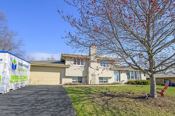 10404 W 134th ST, Palos Park, IL 60464