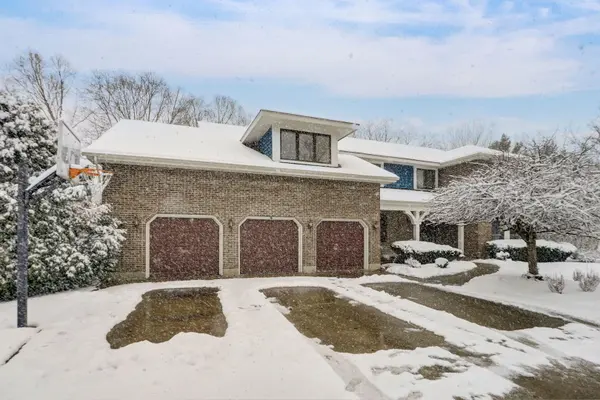 38532 N Oakcrest LN, Wadsworth, IL 60083