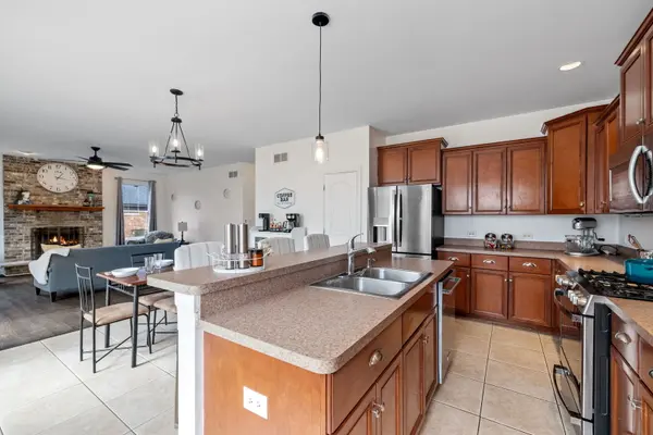1004 Chase TRL, New Lenox, IL 60451