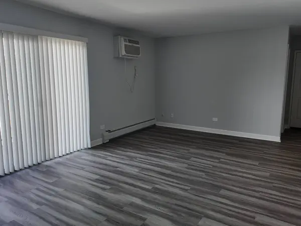 9520 Mayfield AVE #N104, Oak Lawn, IL 60453
