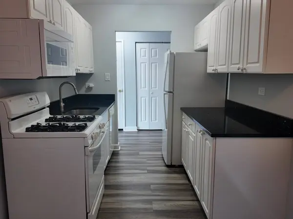 9520 Mayfield AVE #N104, Oak Lawn, IL 60453