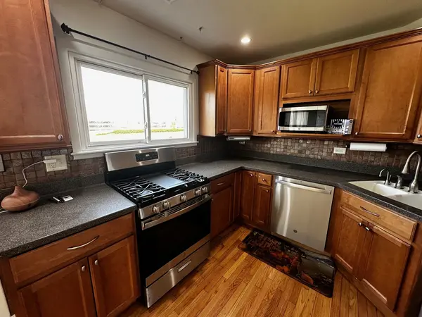 2112 Saint Johns AVE #F, Highland Park, IL 60035