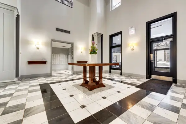 70 W HURON ST #906, Chicago, IL 60654