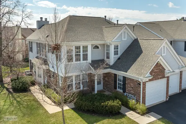 274 Green Knoll LN, Streamwood, IL 60107