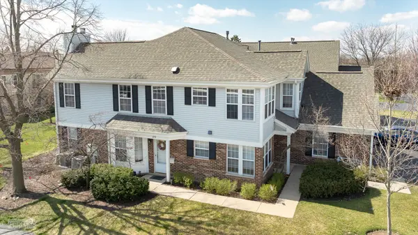 274 Green Knoll LN, Streamwood, IL 60107