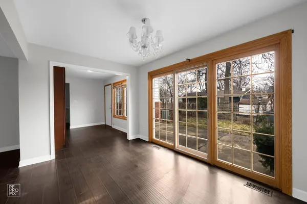 11 EVERGREEN ST, Elk Grove Village, IL 60007
