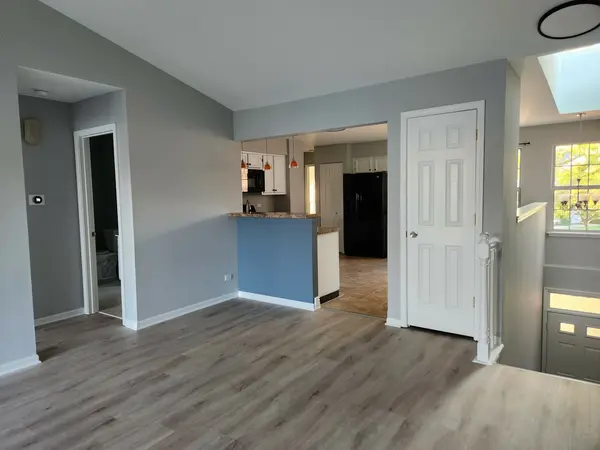 746 W Streamwood BLVD #B, Streamwood, IL 60107