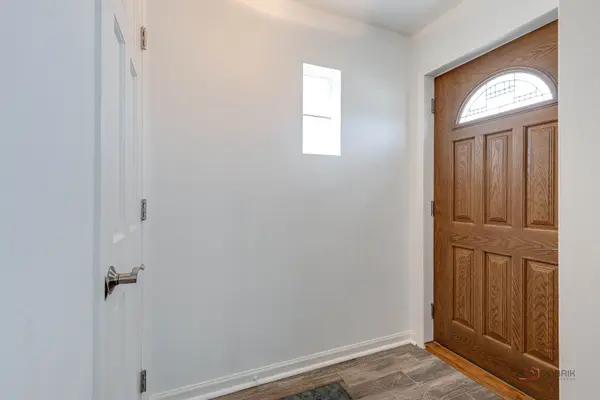 8615 W Brodman AVE, Chicago, IL 60656
