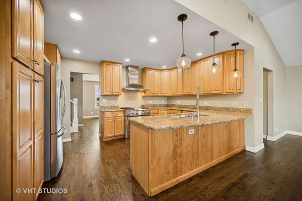 2808 N Kennicott AVE, Arlington Heights, IL 60004