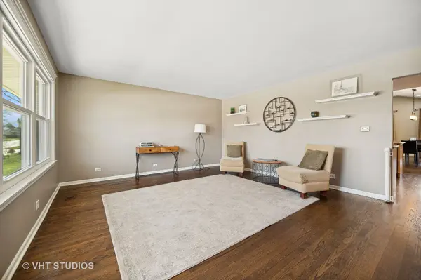 2808 N Kennicott AVE, Arlington Heights, IL 60004