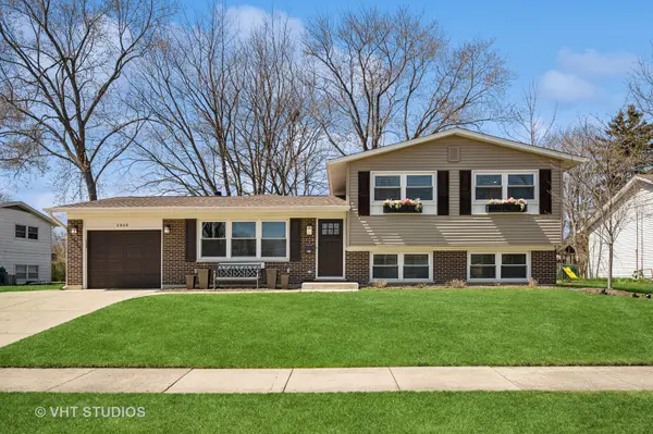 2808 N Kennicott AVE, Arlington Heights, IL 60004