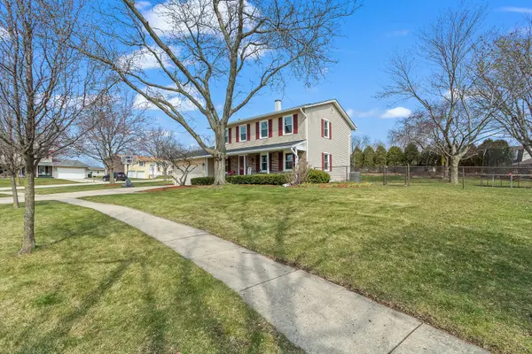 4085 N Parkside DR, Hoffman Estates, IL 60192