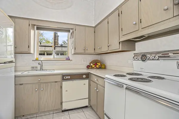 1661 Berkeley RD Highland Park, IL 60035