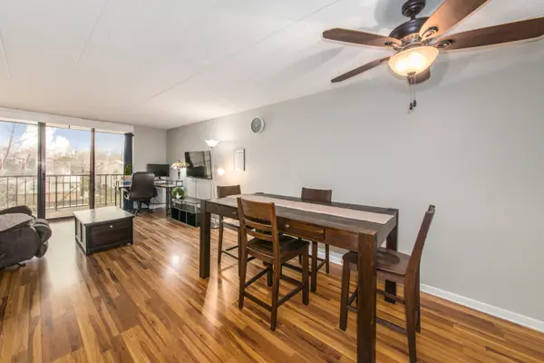 75 Kristin CIR #520, Schaumburg, IL 60195