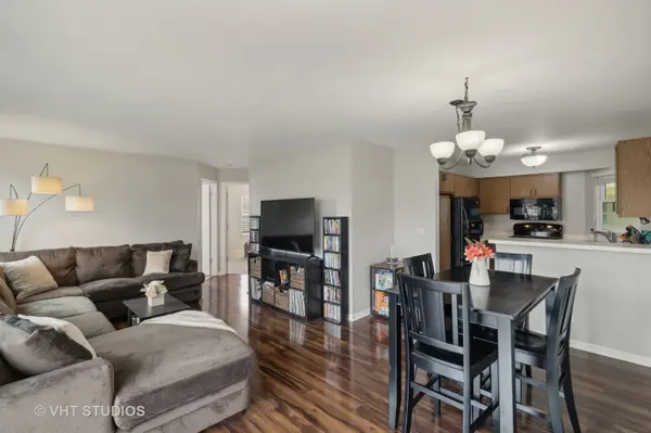 203 W Hamilton DR, Palatine, IL 60067
