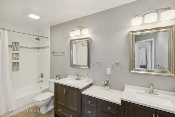 203 W Hamilton DR, Palatine, IL 60067