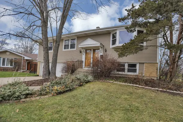 945 Heather LN, Hoffman Estates, IL 60169