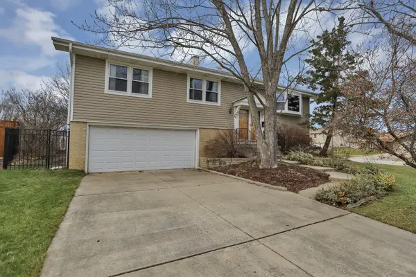 945 Heather LN, Hoffman Estates, IL 60169