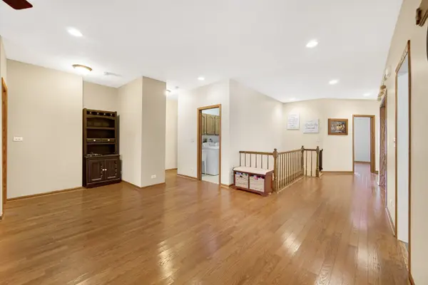 657 Golfers LN, Bartlett, IL 60103