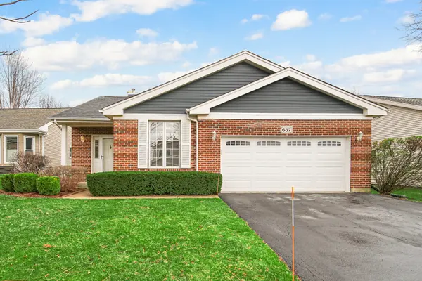 657 Golfers LN, Bartlett, IL 60103
