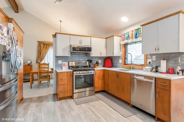 11 MAYFAIR LN, Aurora, IL 60504