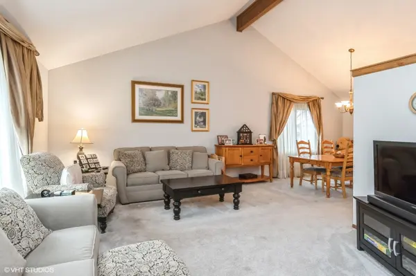 11 MAYFAIR LN, Aurora, IL 60504