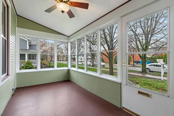 16 N Loomis ST, Naperville, IL 60540