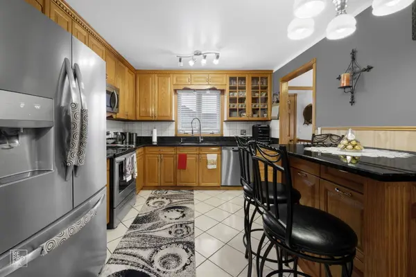 8607 S 78th AVE, Bridgeview, IL 60455