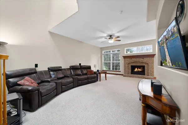 19 Oak Creek CT #19, North Aurora, IL 60542