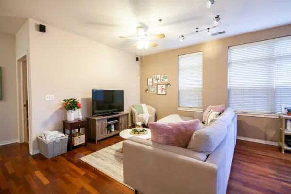 2951 N Clybourn AVE #304, Chicago, IL 60618
