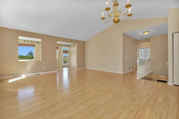 652 Bridgeman LN, Romeoville, IL 60446