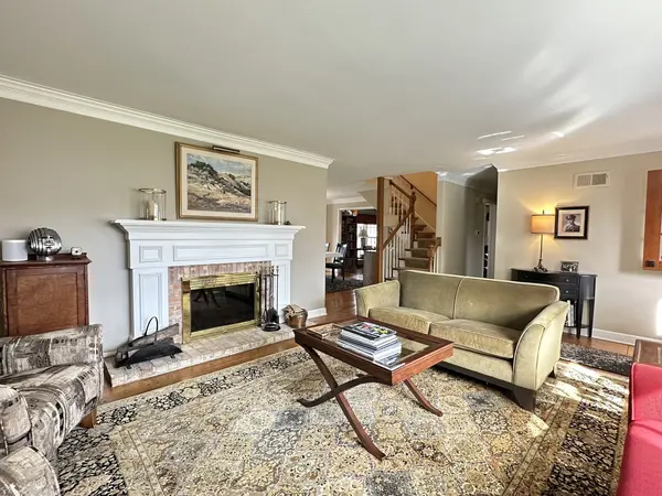 1117 E Forest AVE, Wheaton, IL 60187