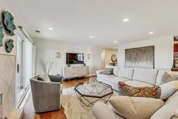 1250 Rudolph RD #5P, Northbrook, IL 60062