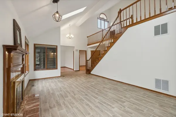 1904 Forest Creek LN, Libertyville, IL 60048