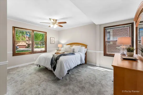 656 Rochelle TER, Lombard, IL 60148